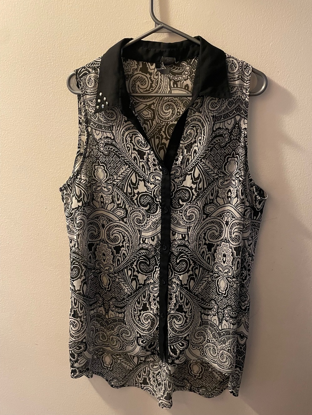 XL Sleeveless Button-Front Top